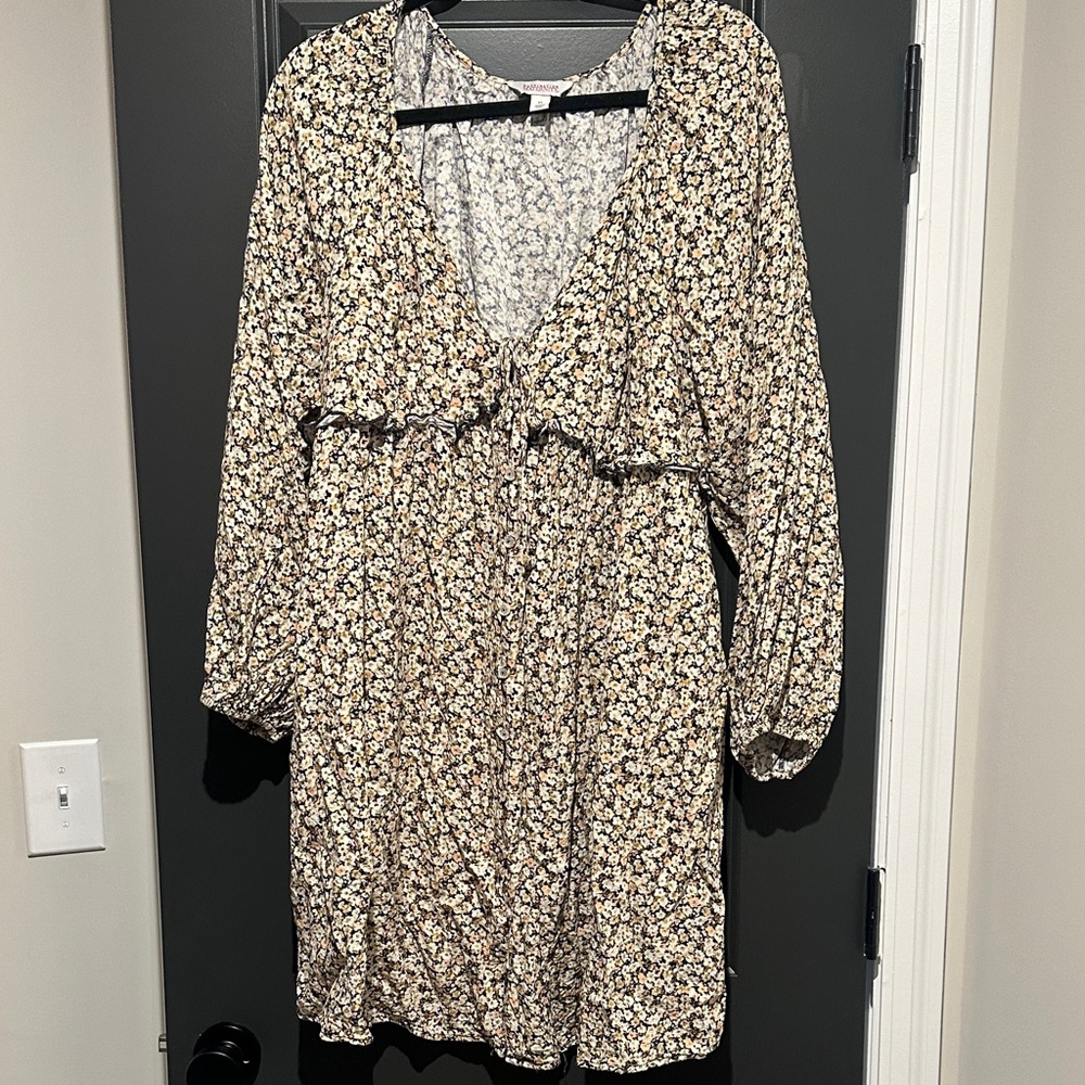Destination Maternity Floral V-Neck Long Sleeve Mini Dress in Cream and Black